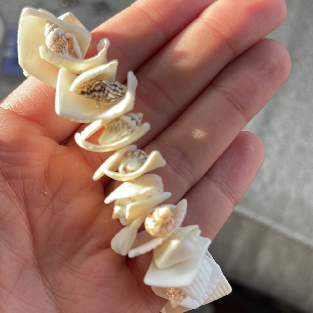 Shell bracelet - Picture 3 of 3